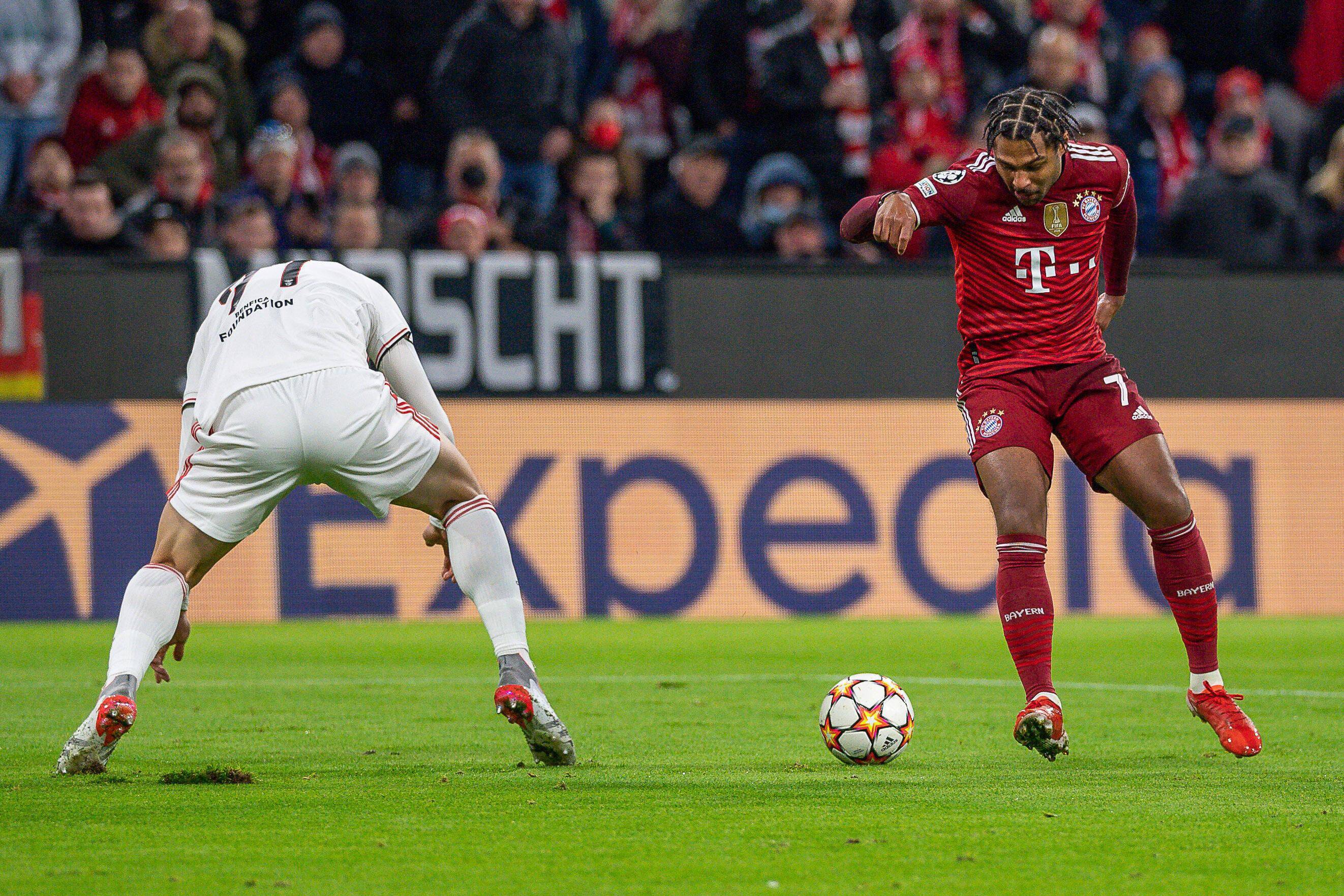 关于那不勒斯绝杀本菲卡，莱万乌龙送礼法甲的信息